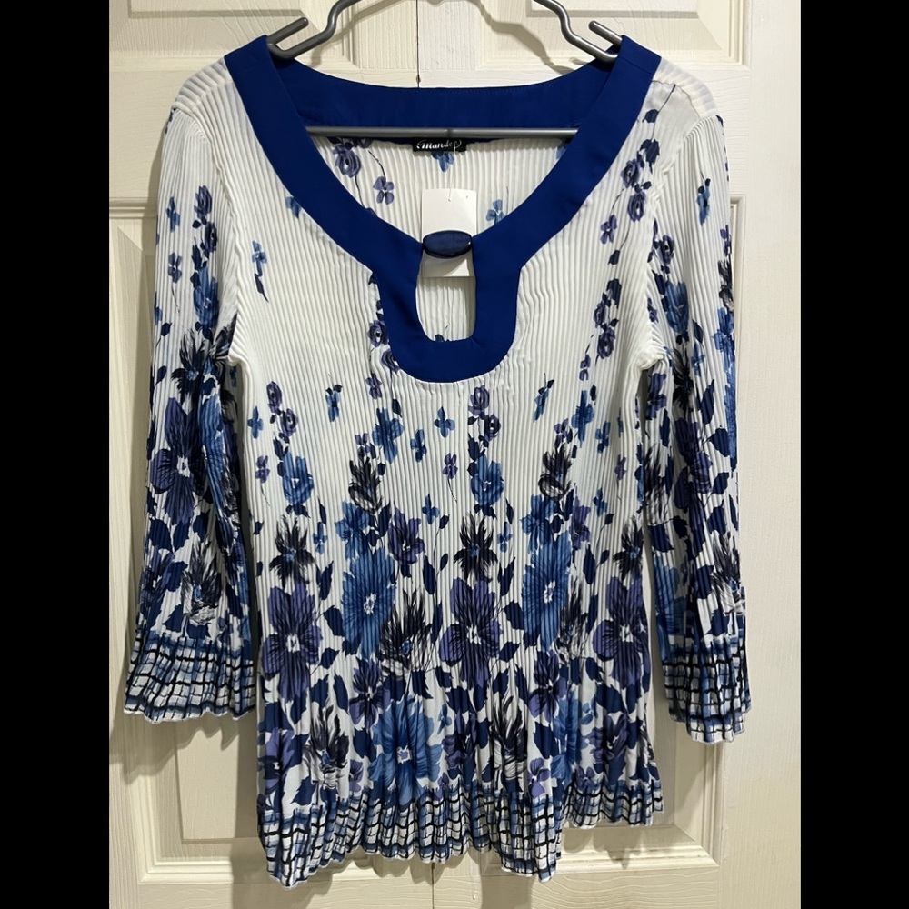 Mandee Floral Printed Long Sleeve Blouse in Size Large